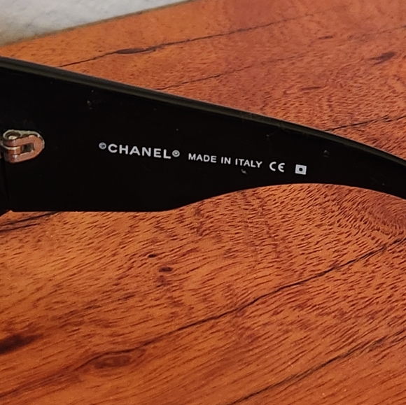 Authentic Chanel Black Wrap Sunglasses with Mother of Pearl CC detail at temples - Picture 4 of 14